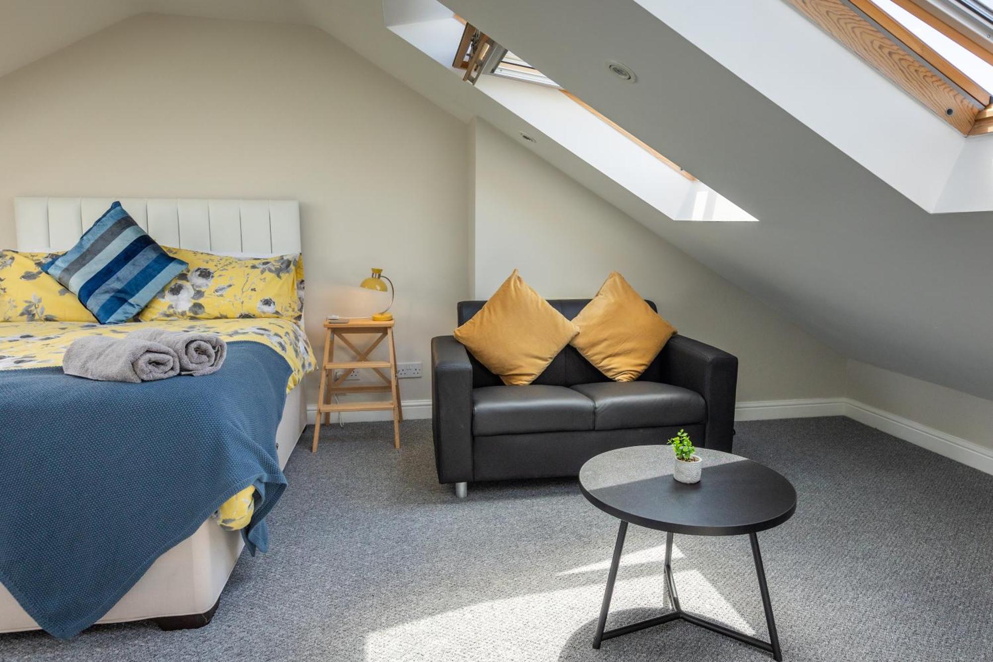 Stylish Urban Retreat- Fast Wifi & Private Ensuite Bristol