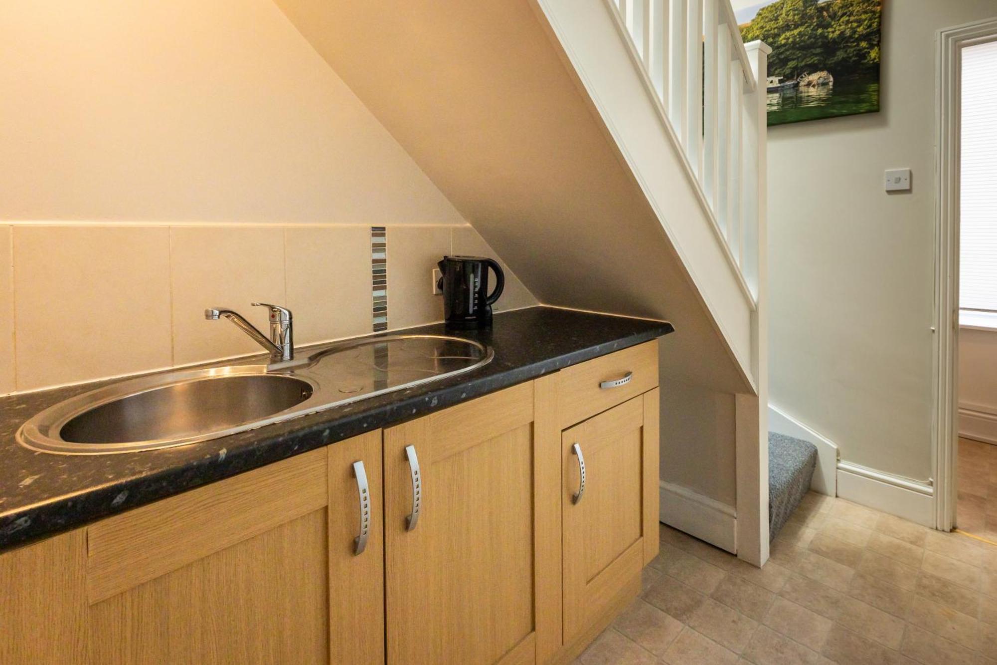 Stylish Urban Retreat- Fast Wifi & Private Ensuite Bristol