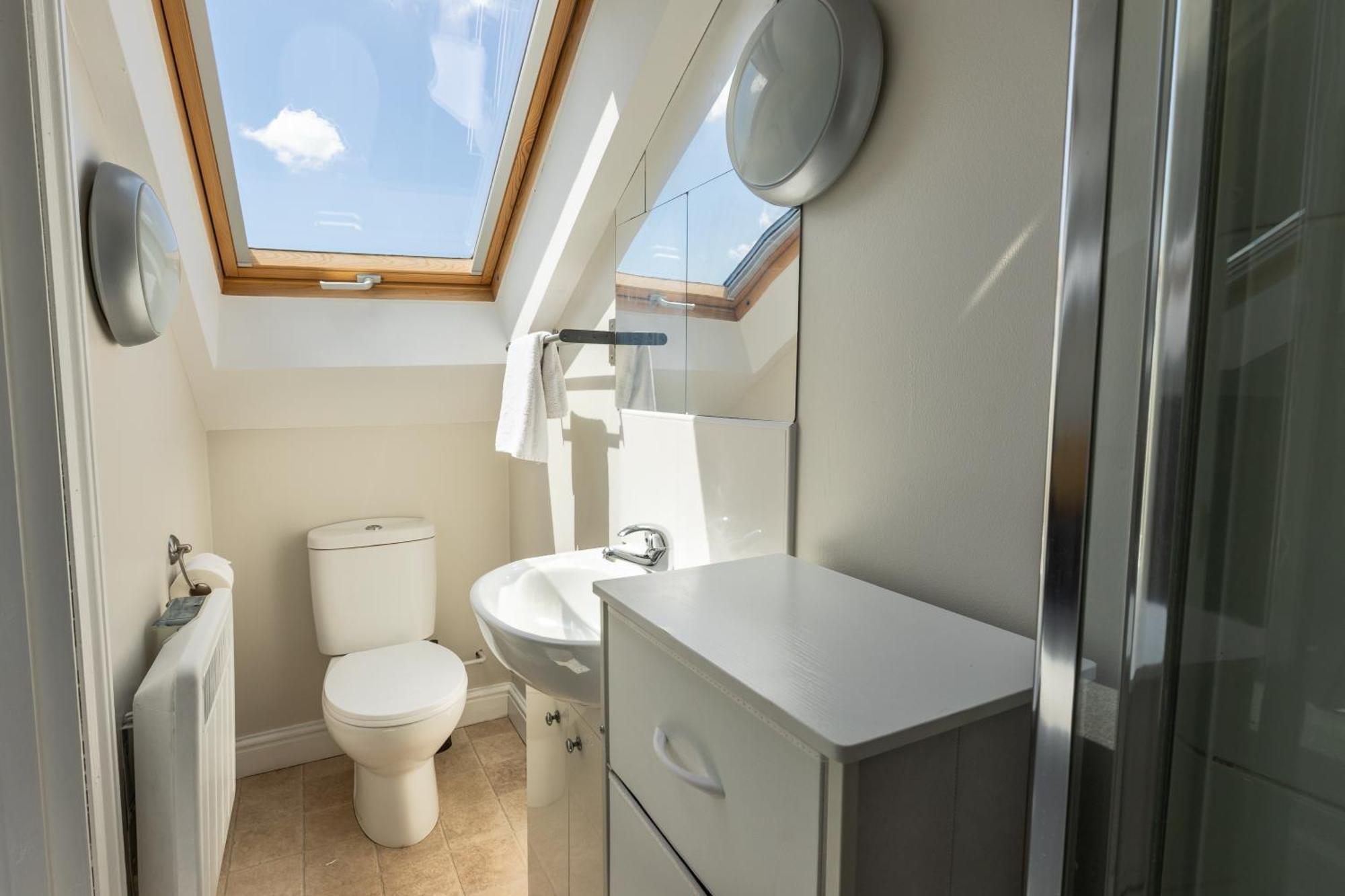 Apartamento Stylish Urban Retreat- Fast Wifi & Private Ensuite Bristol